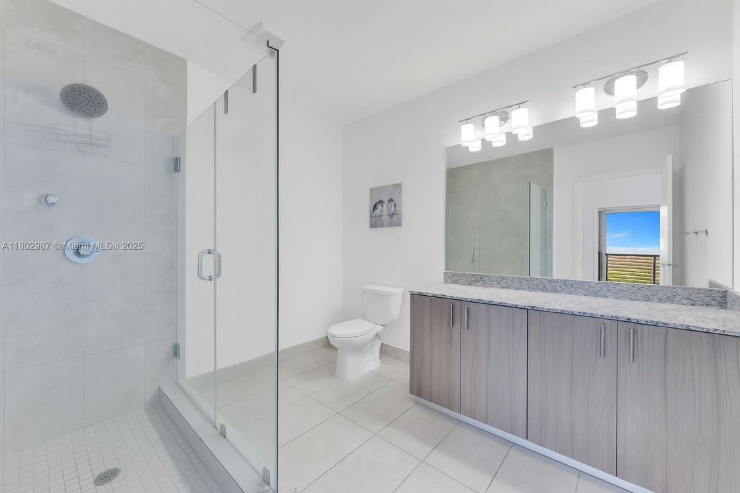 Recently Rented: $4,500 (2 beds, 2 baths, 1032 Square Feet)