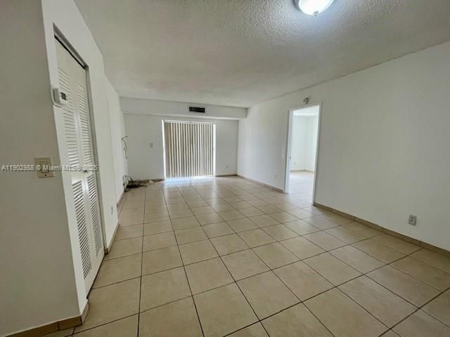 For Rent: $1,900 (2 beds, 2 baths, 980 Square Feet)