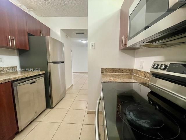 For Rent: $1,900 (2 beds, 2 baths, 980 Square Feet)