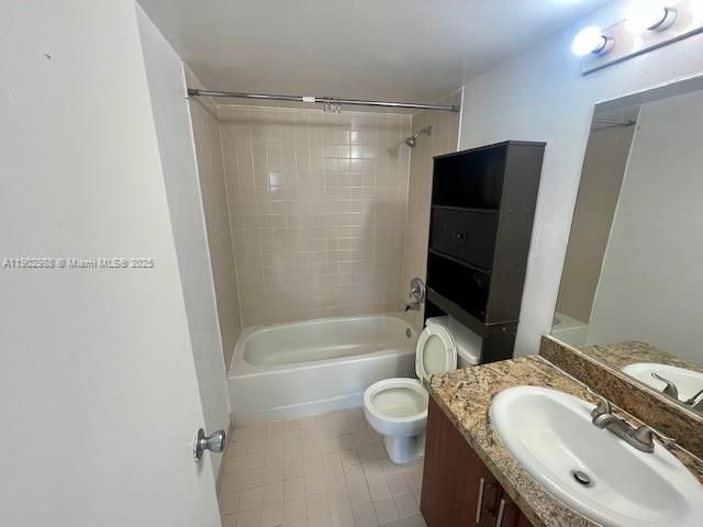 For Rent: $1,900 (2 beds, 2 baths, 980 Square Feet)