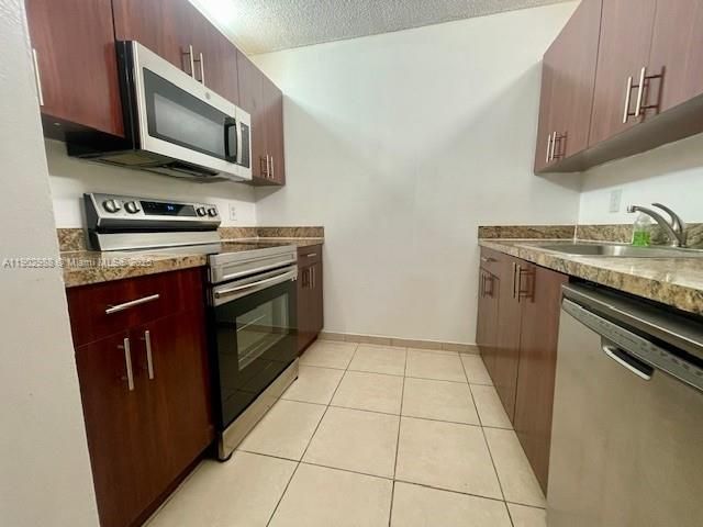 For Rent: $1,900 (2 beds, 2 baths, 980 Square Feet)
