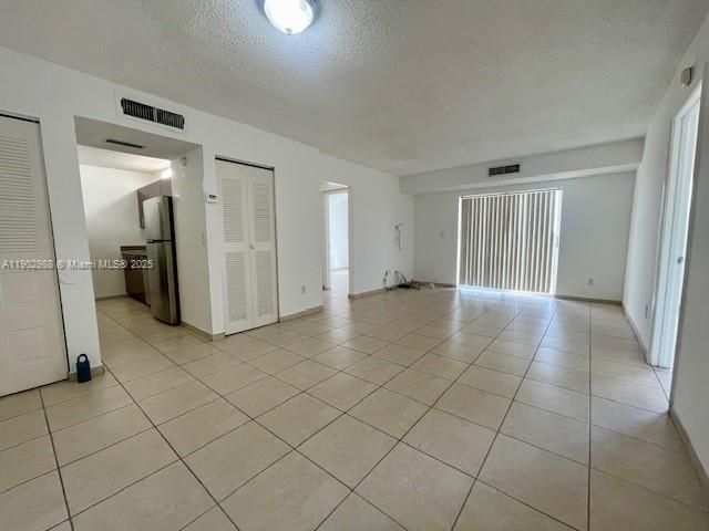 For Rent: $1,900 (2 beds, 2 baths, 980 Square Feet)