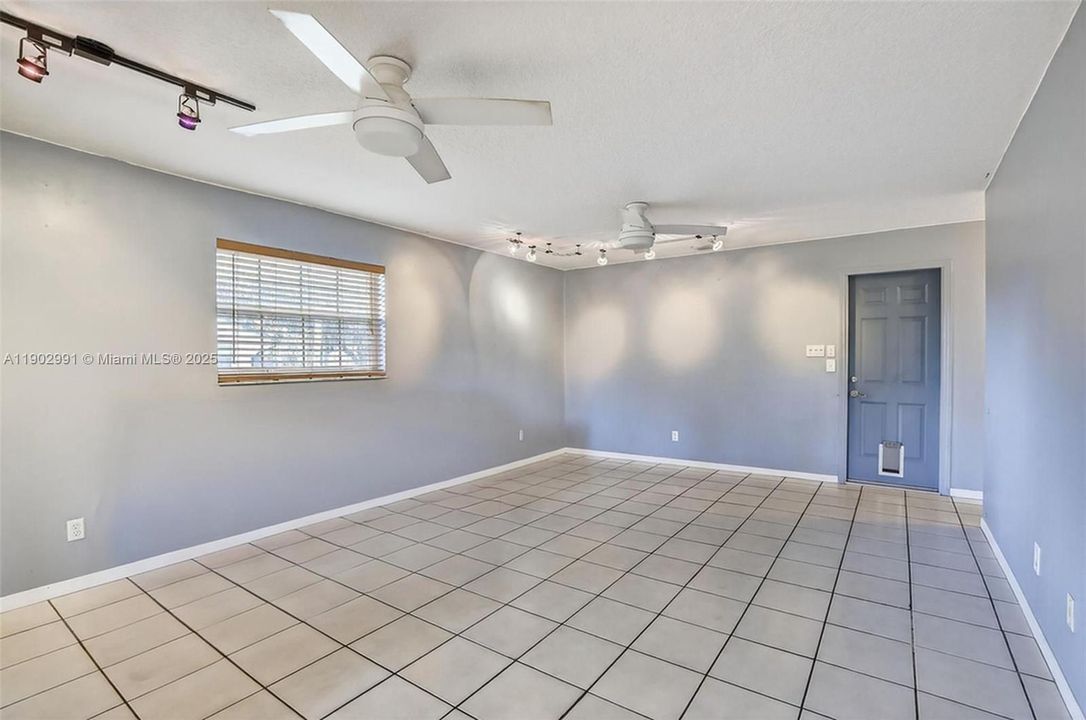 En Venta: $990,000 (3 camas, 2 baños, 1542 Pies cuadrados)