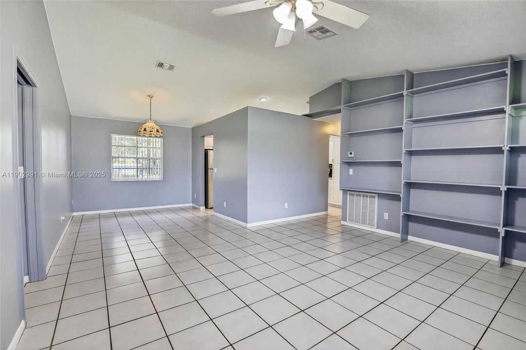 En Venta: $990,000 (3 camas, 2 baños, 1542 Pies cuadrados)