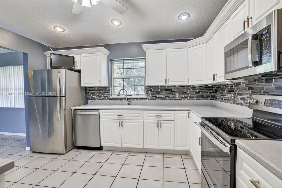 En Venta: $990,000 (3 camas, 2 baños, 1542 Pies cuadrados)