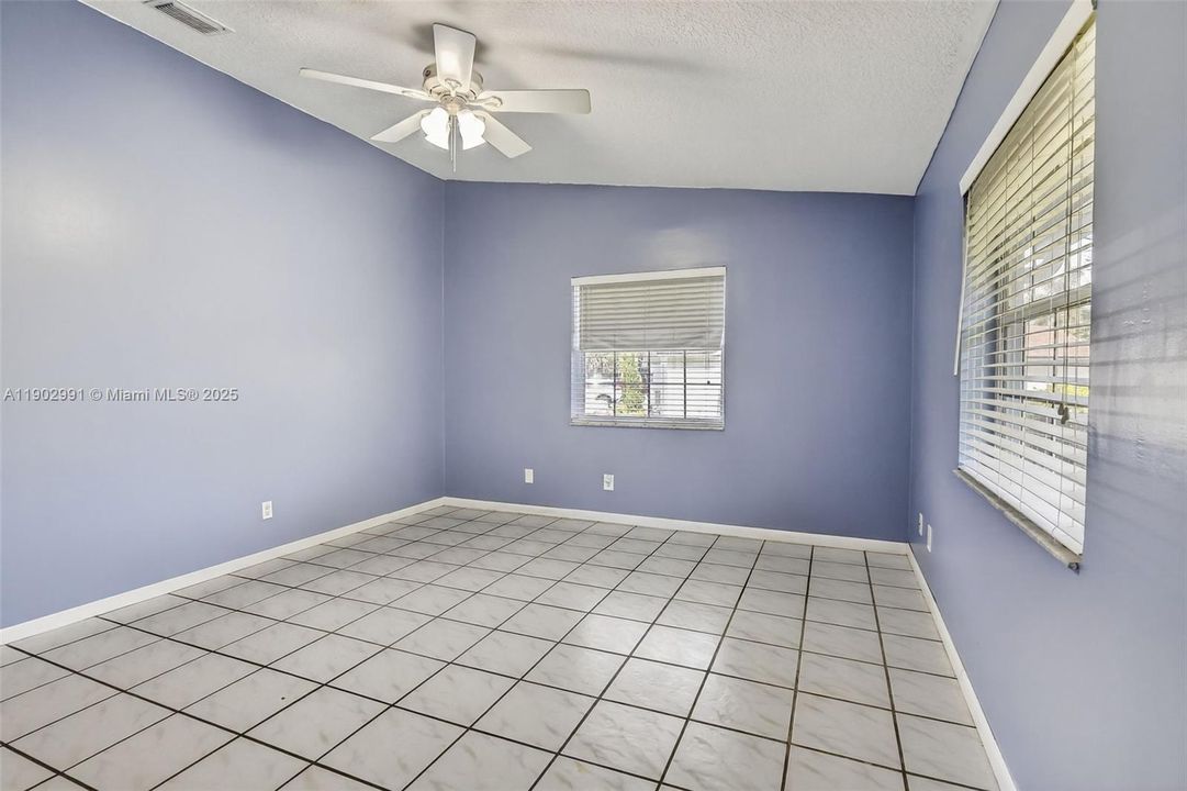 En Venta: $990,000 (3 camas, 2 baños, 1542 Pies cuadrados)