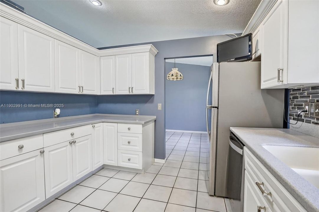 En Venta: $990,000 (3 camas, 2 baños, 1542 Pies cuadrados)