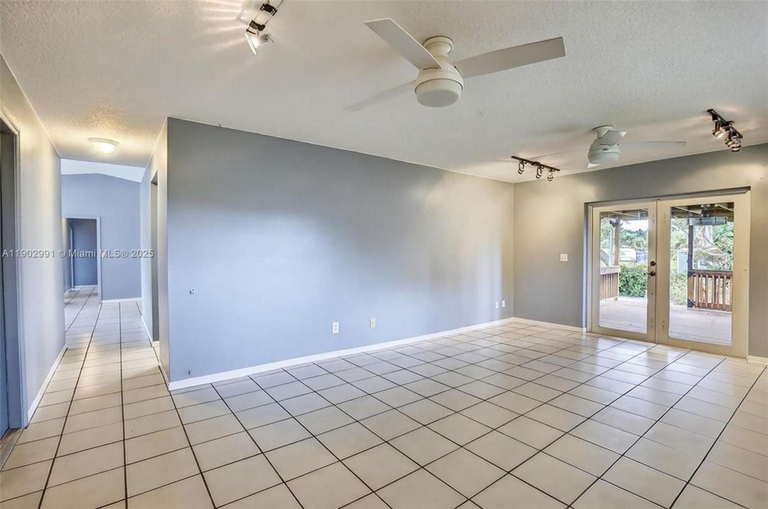 En Venta: $990,000 (3 camas, 2 baños, 1542 Pies cuadrados)