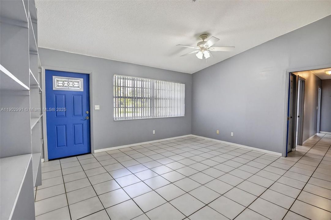 En Venta: $990,000 (3 camas, 2 baños, 1542 Pies cuadrados)