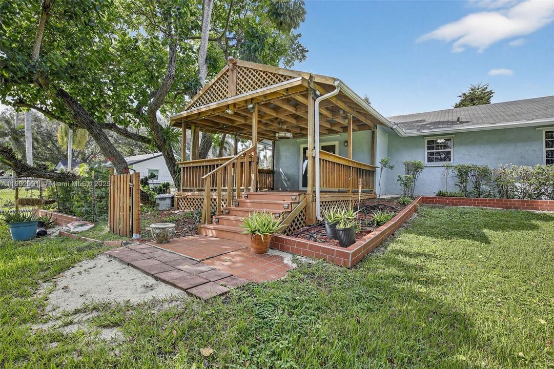 En Venta: $990,000 (3 camas, 2 baños, 1542 Pies cuadrados)