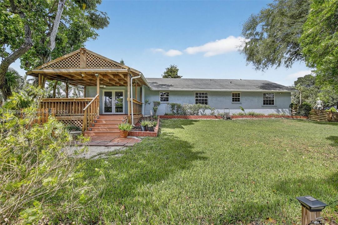 En Venta: $990,000 (3 camas, 2 baños, 1542 Pies cuadrados)