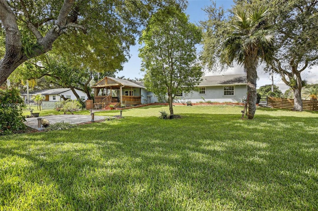 En Venta: $990,000 (3 camas, 2 baños, 1542 Pies cuadrados)