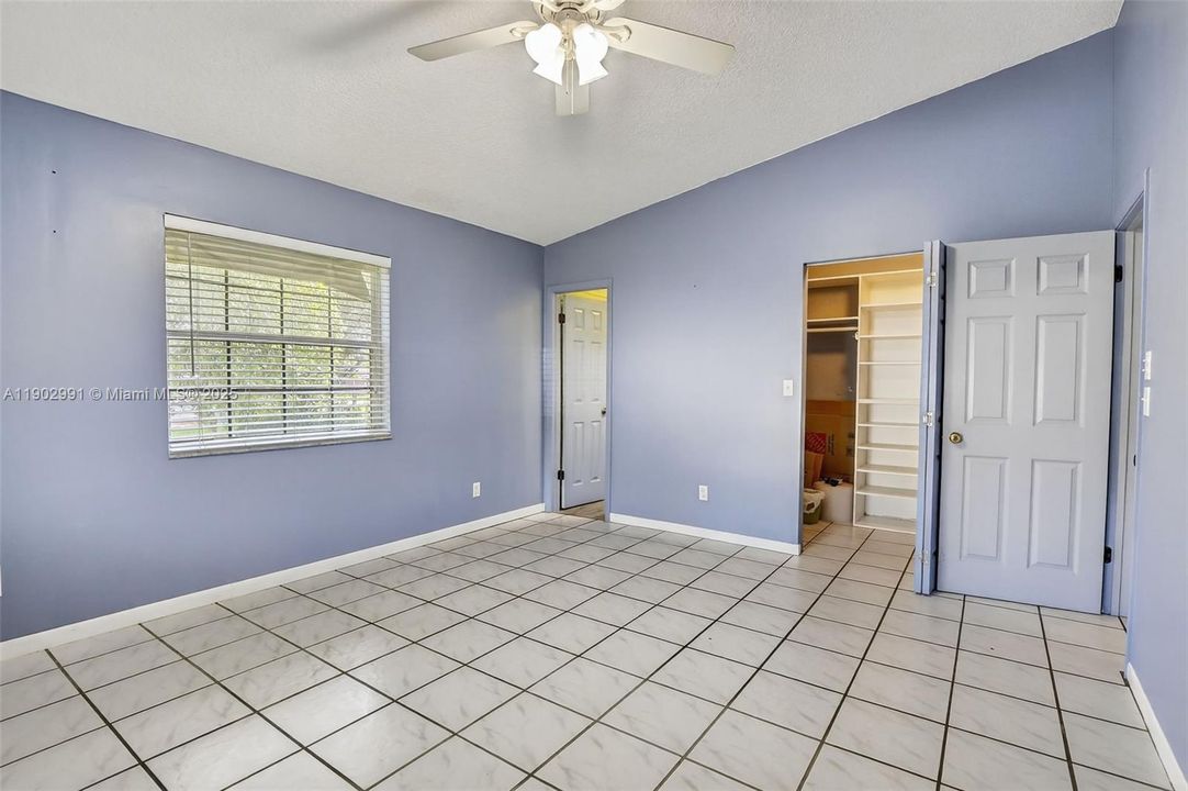 En Venta: $990,000 (3 camas, 2 baños, 1542 Pies cuadrados)