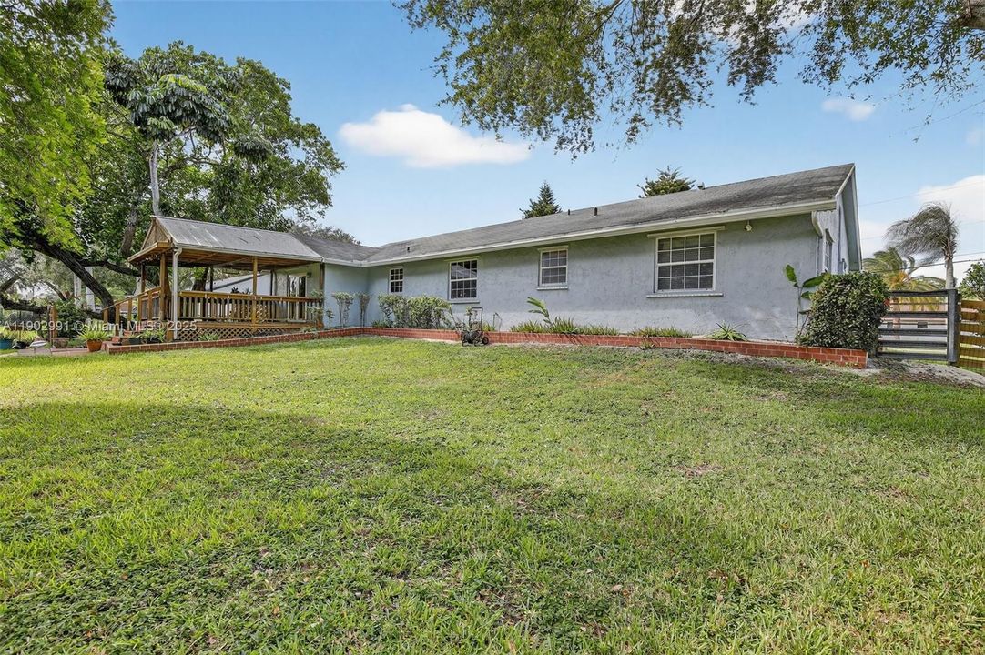 En Venta: $990,000 (3 camas, 2 baños, 1542 Pies cuadrados)