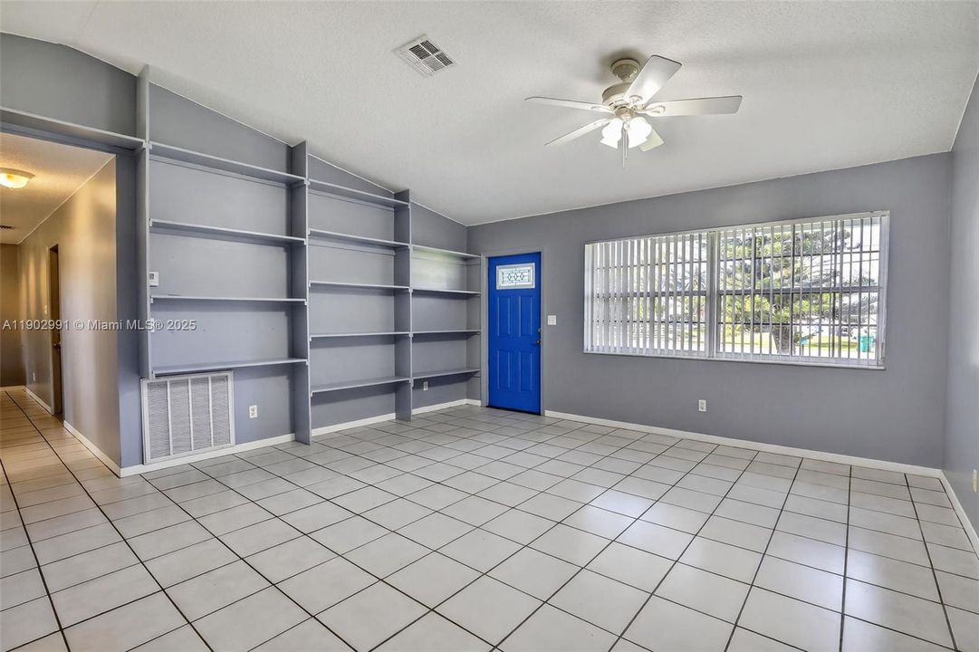 En Venta: $990,000 (3 camas, 2 baños, 1542 Pies cuadrados)