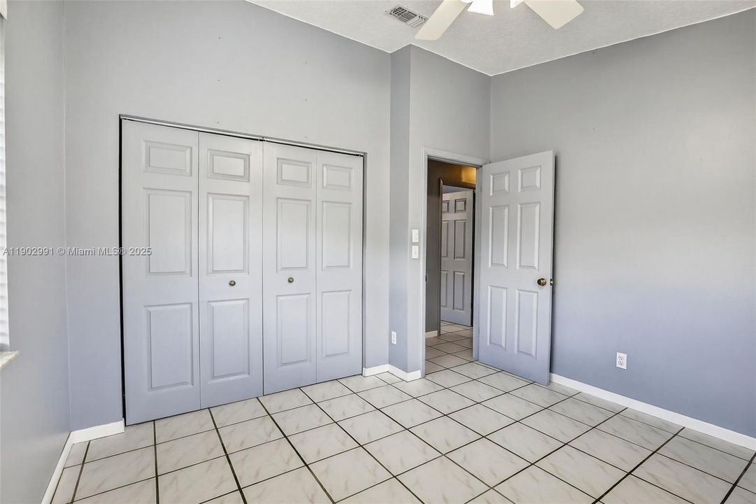 En Venta: $990,000 (3 camas, 2 baños, 1542 Pies cuadrados)