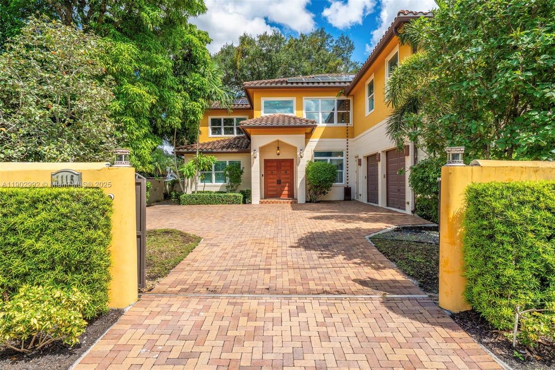 For Sale: $3,125,000 (4 beds, 5 baths, 3771 Square Feet)