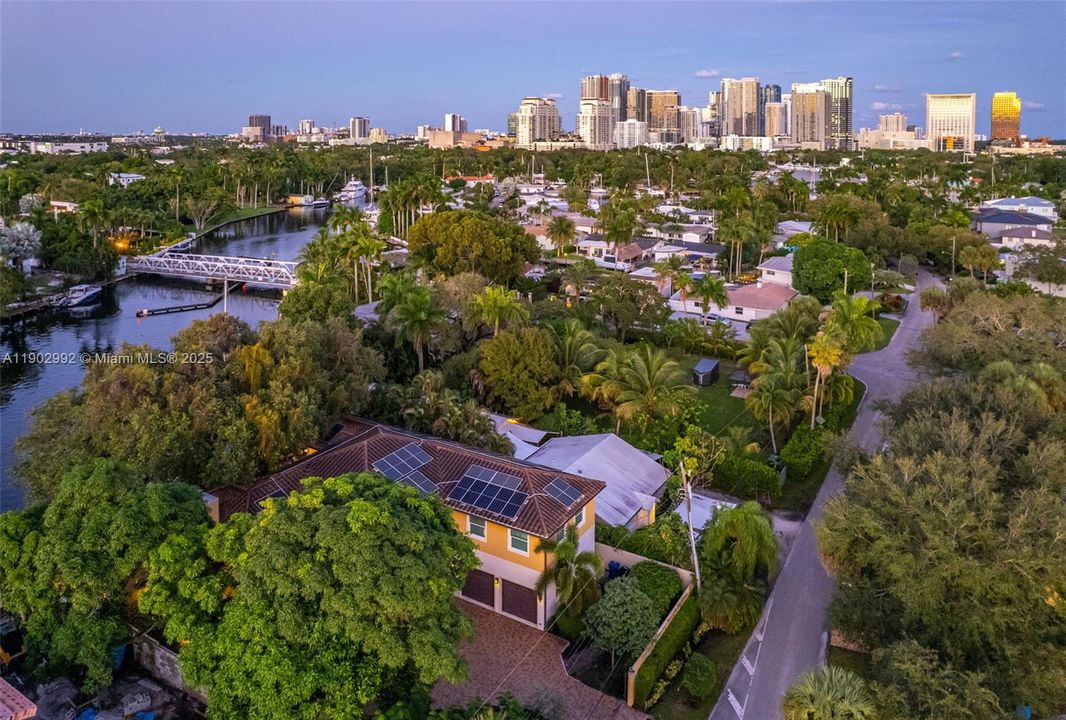 For Sale: $3,125,000 (4 beds, 5 baths, 3771 Square Feet)