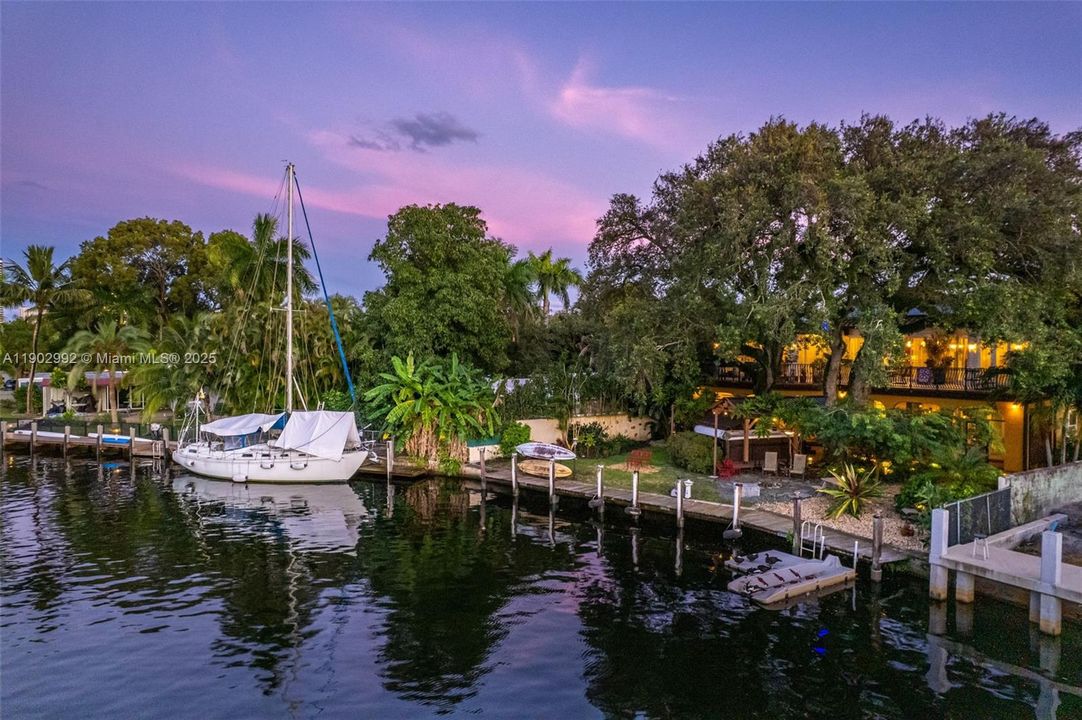 For Sale: $3,125,000 (4 beds, 5 baths, 3771 Square Feet)