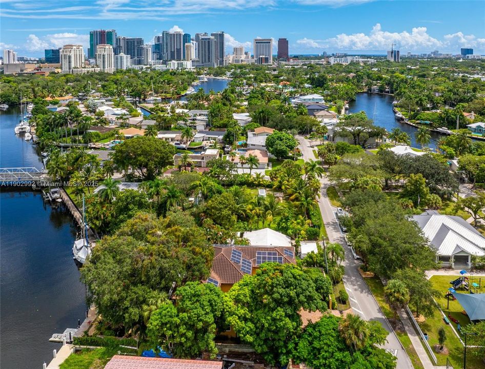 For Sale: $3,125,000 (4 beds, 5 baths, 3771 Square Feet)