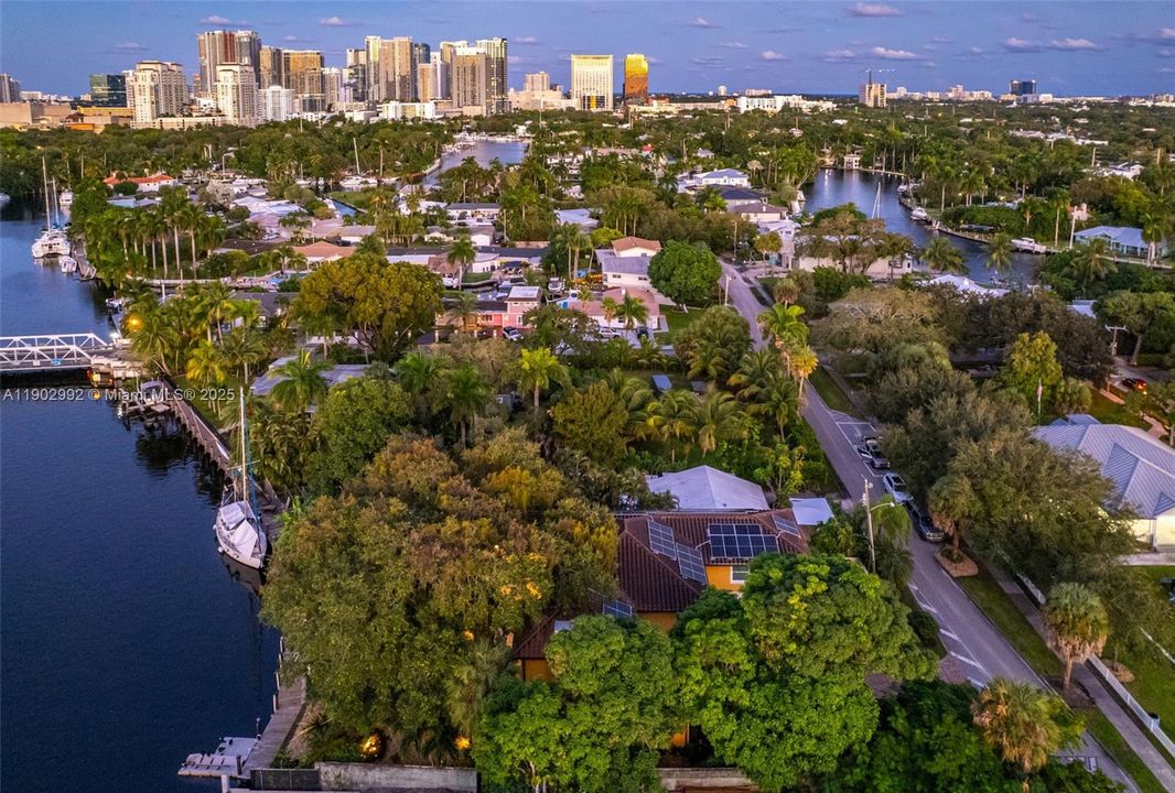 For Sale: $3,125,000 (4 beds, 5 baths, 3771 Square Feet)