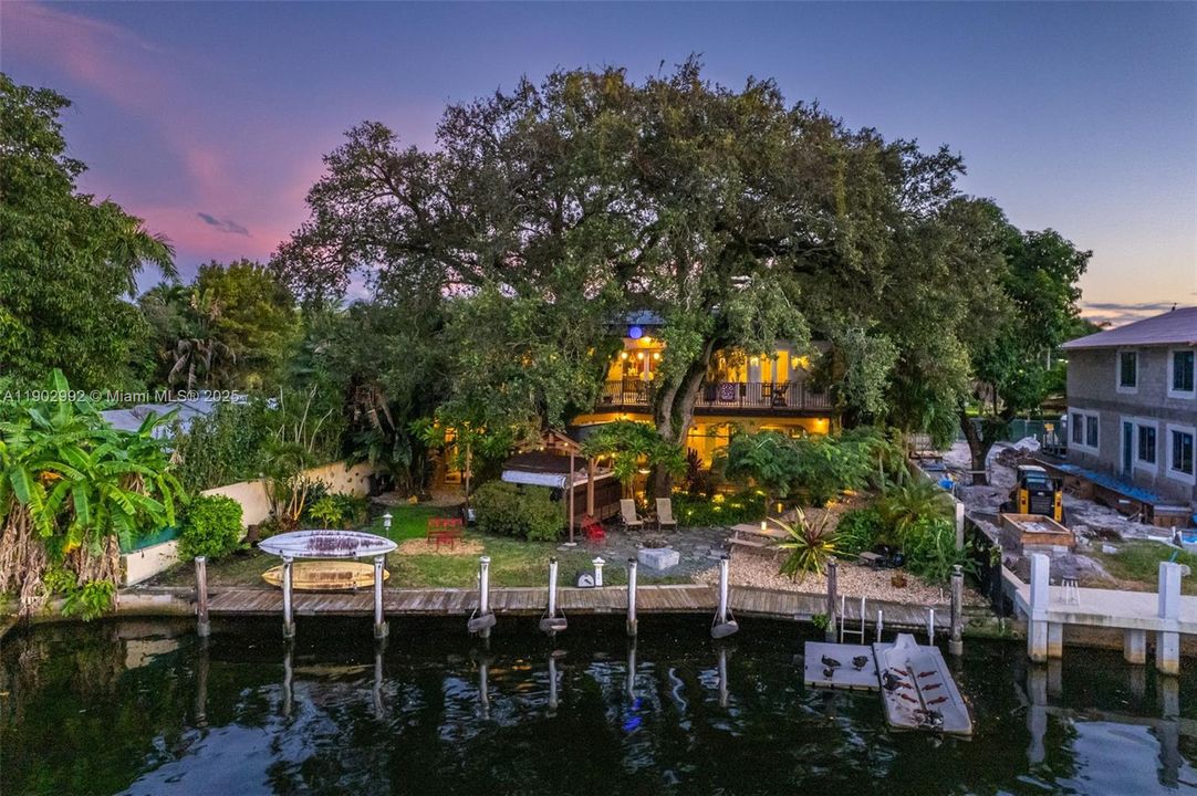 For Sale: $3,125,000 (4 beds, 5 baths, 3771 Square Feet)