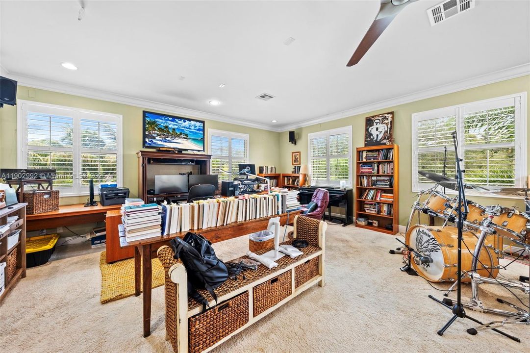 For Sale: $3,125,000 (4 beds, 5 baths, 3771 Square Feet)