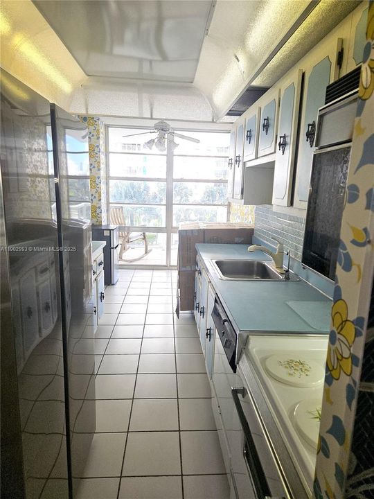 For Sale: $449,000 (2 beds, 2 baths, 1274 Square Feet)