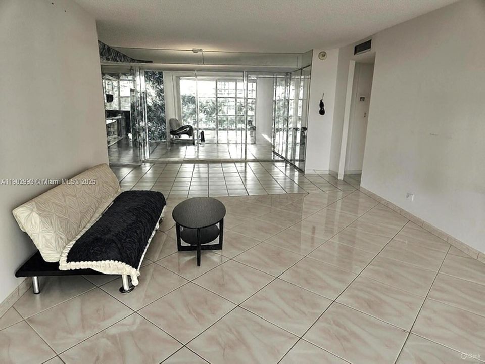 For Sale: $449,000 (2 beds, 2 baths, 1274 Square Feet)