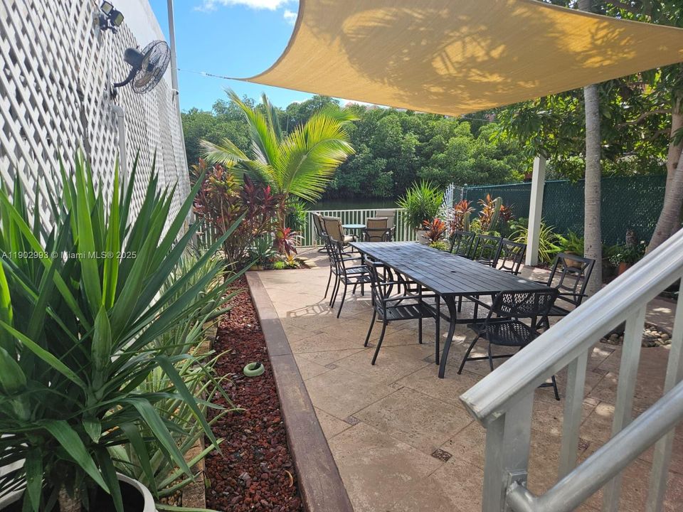 For Sale: $449,000 (2 beds, 2 baths, 1274 Square Feet)