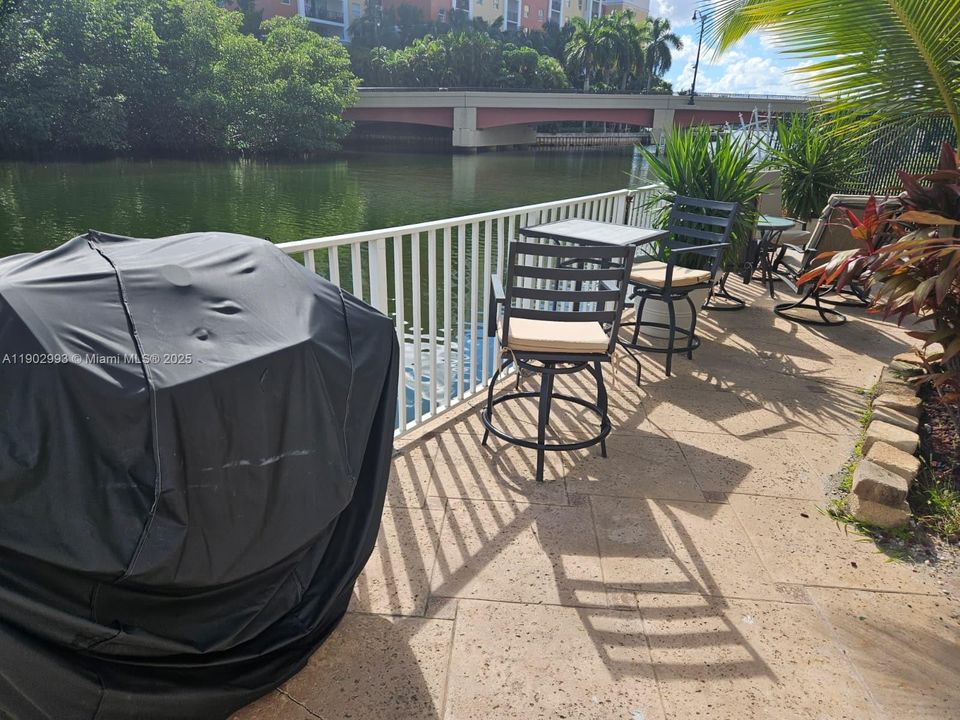 For Sale: $449,000 (2 beds, 2 baths, 1274 Square Feet)