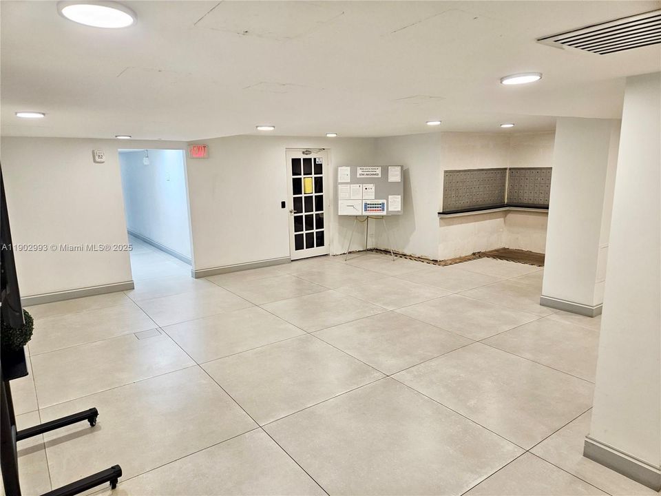 For Sale: $449,000 (2 beds, 2 baths, 1274 Square Feet)