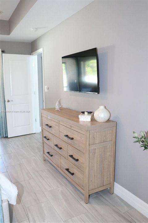 For Rent: $5,000 (3 beds, 2 baths, 1677 Square Feet)