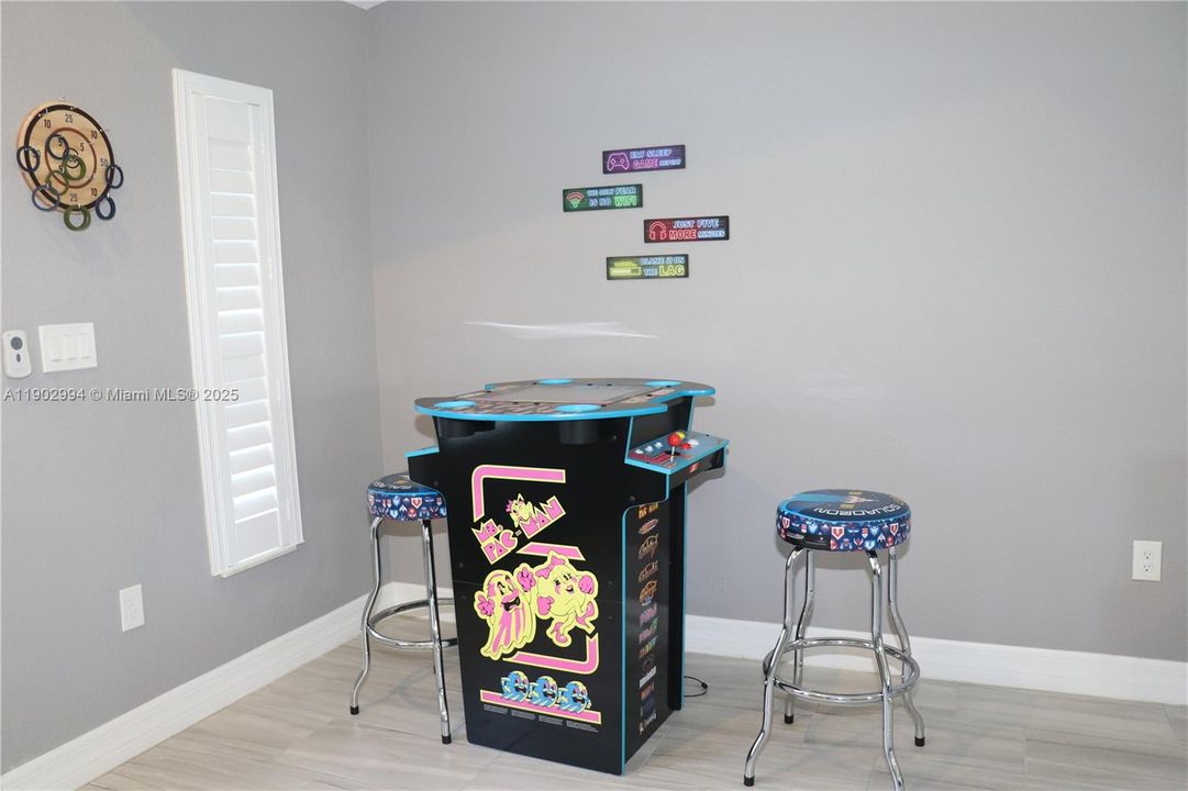 For Rent: $5,000 (3 beds, 2 baths, 1677 Square Feet)