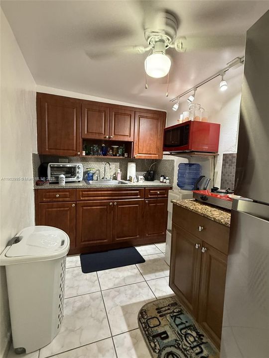 KDetached Guest House    Kitchen View