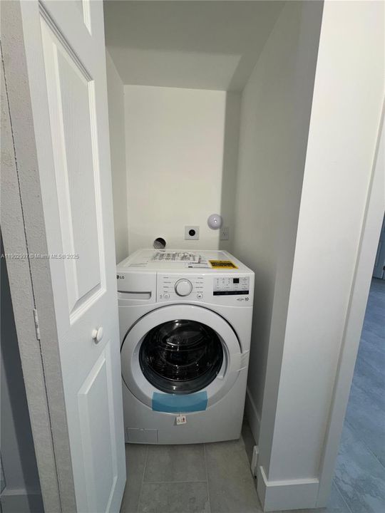 For Rent: $3,850 (3 beds, 2 baths, 994 Square Feet)