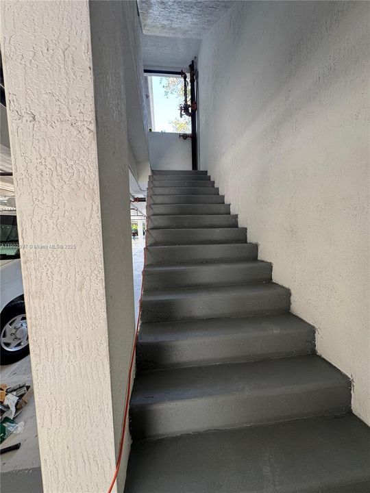 For Rent: $3,850 (3 beds, 2 baths, 994 Square Feet)