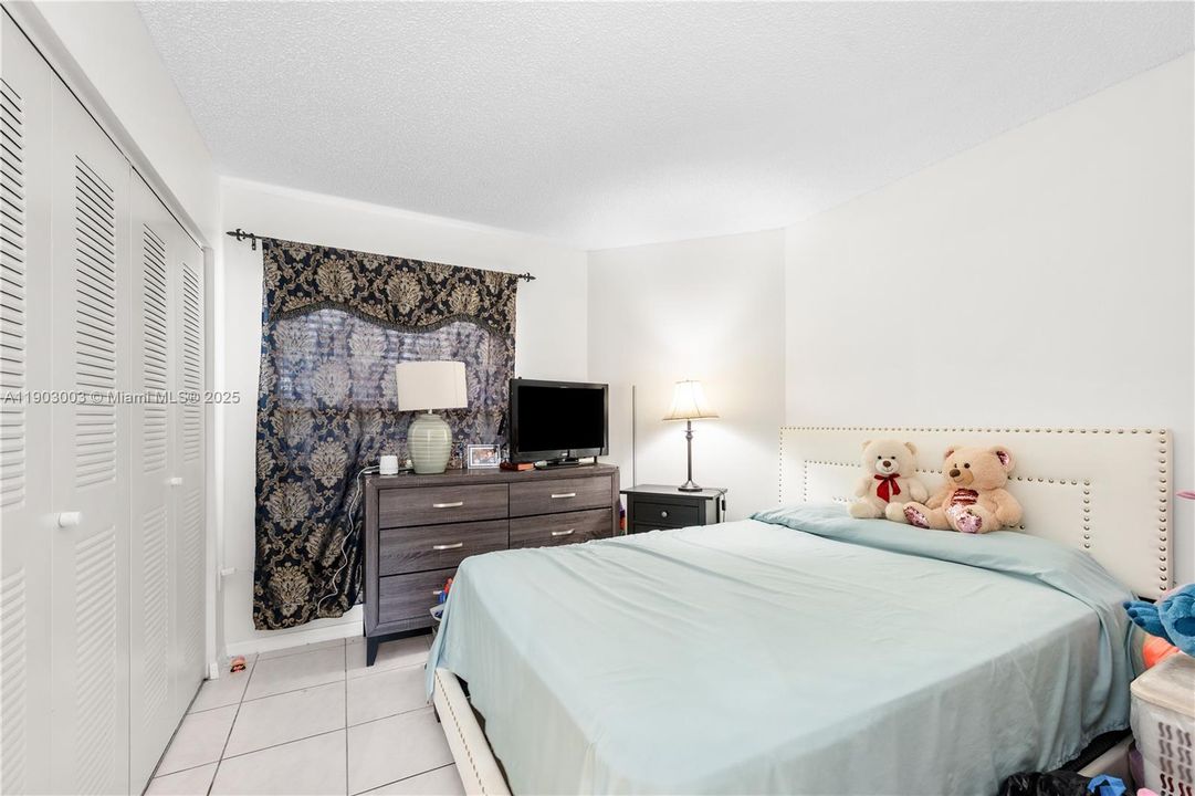 For Sale: $590,000 (3 beds, 2 baths, 1415 Square Feet)