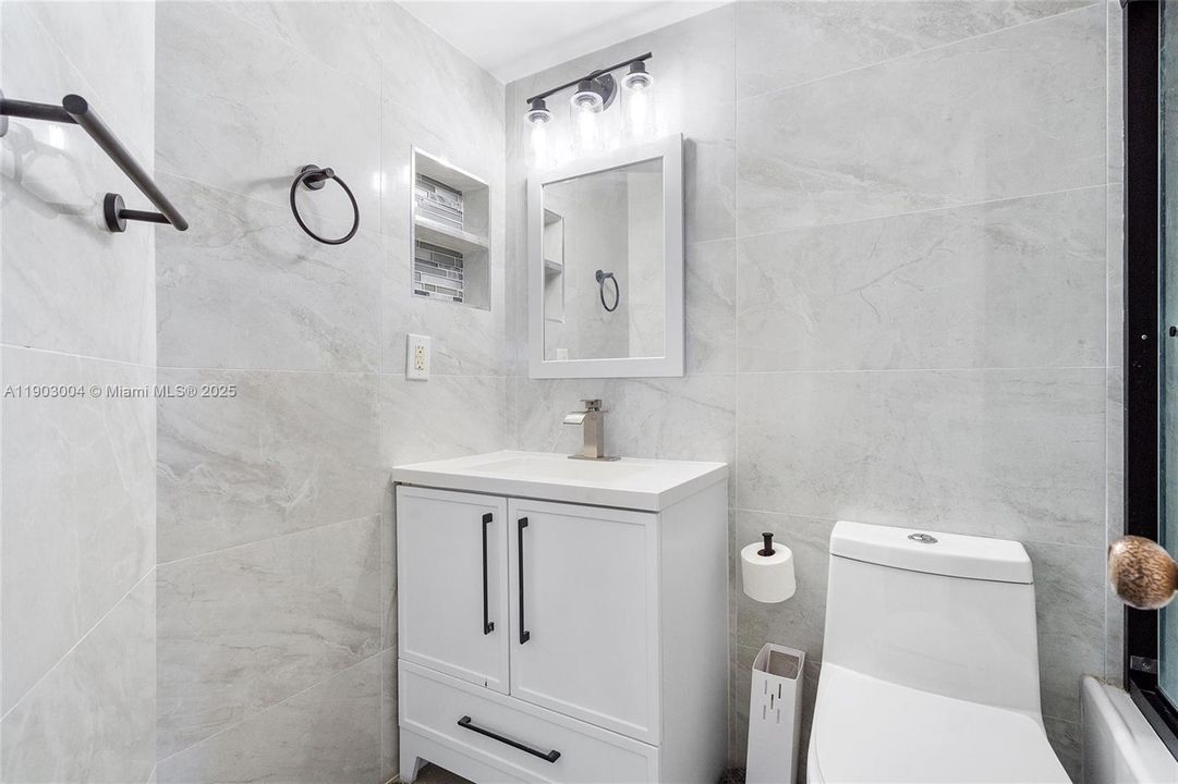 En Venta: $223,000 (2 camas, 2 baños, 815 Pies cuadrados)