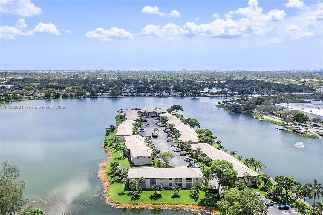 En Venta: $223,000 (2 camas, 2 baños, 815 Pies cuadrados)