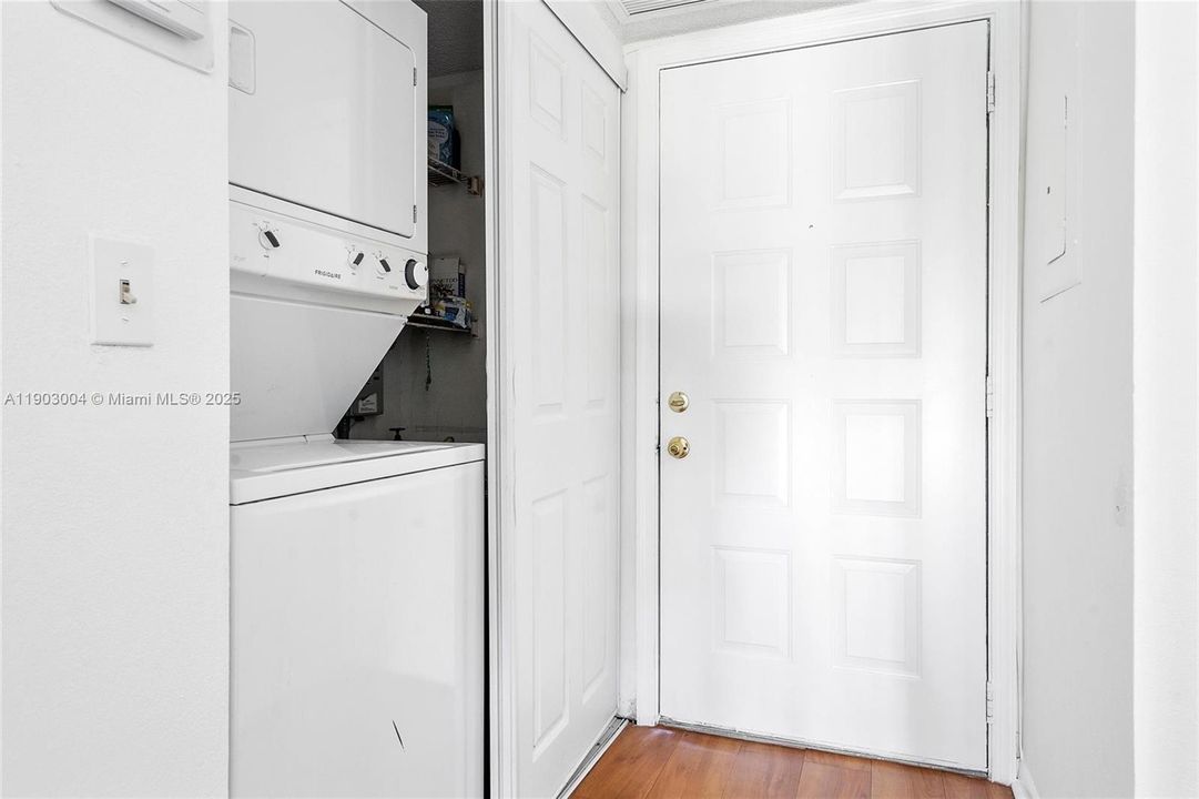 En Venta: $223,000 (2 camas, 2 baños, 815 Pies cuadrados)