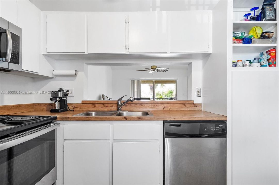 En Venta: $223,000 (2 camas, 2 baños, 815 Pies cuadrados)