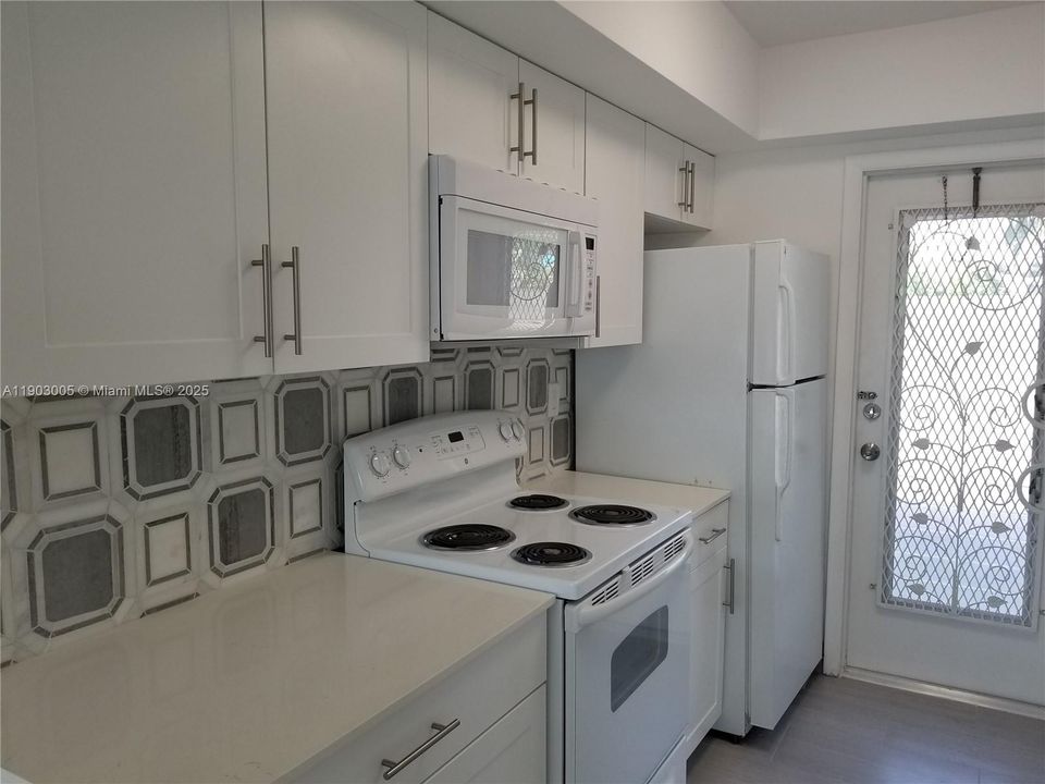 For Rent: $1,650 (1 beds, 1 baths, 600 Square Feet)