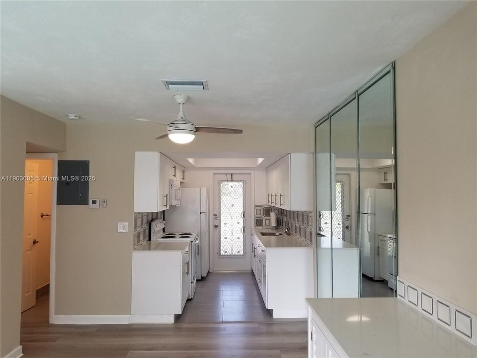 For Rent: $1,650 (1 beds, 1 baths, 600 Square Feet)