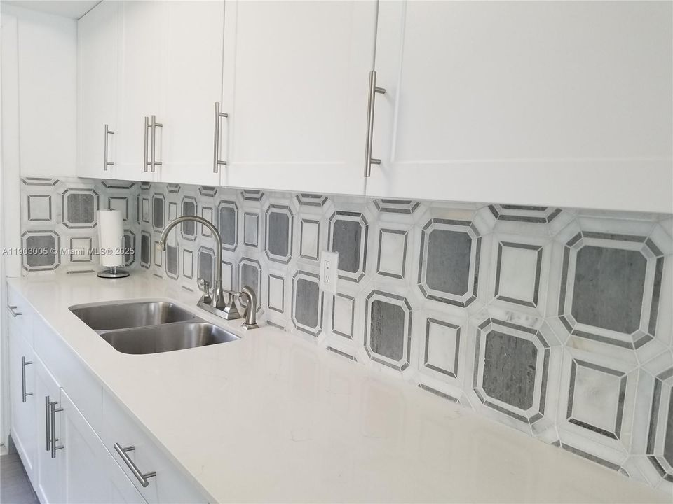 For Rent: $1,650 (1 beds, 1 baths, 600 Square Feet)