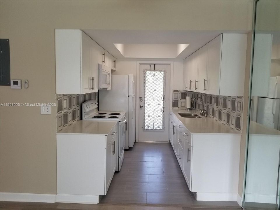 For Rent: $1,650 (1 beds, 1 baths, 600 Square Feet)