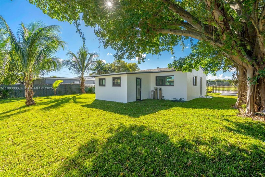 Activo con contrato: $529,000 (4 camas, 2 baños, 1530 Pies cuadrados)