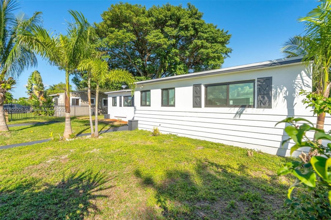 Activo con contrato: $529,000 (4 camas, 2 baños, 1530 Pies cuadrados)