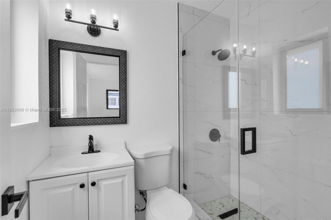 Activo con contrato: $529,000 (4 camas, 2 baños, 1530 Pies cuadrados)