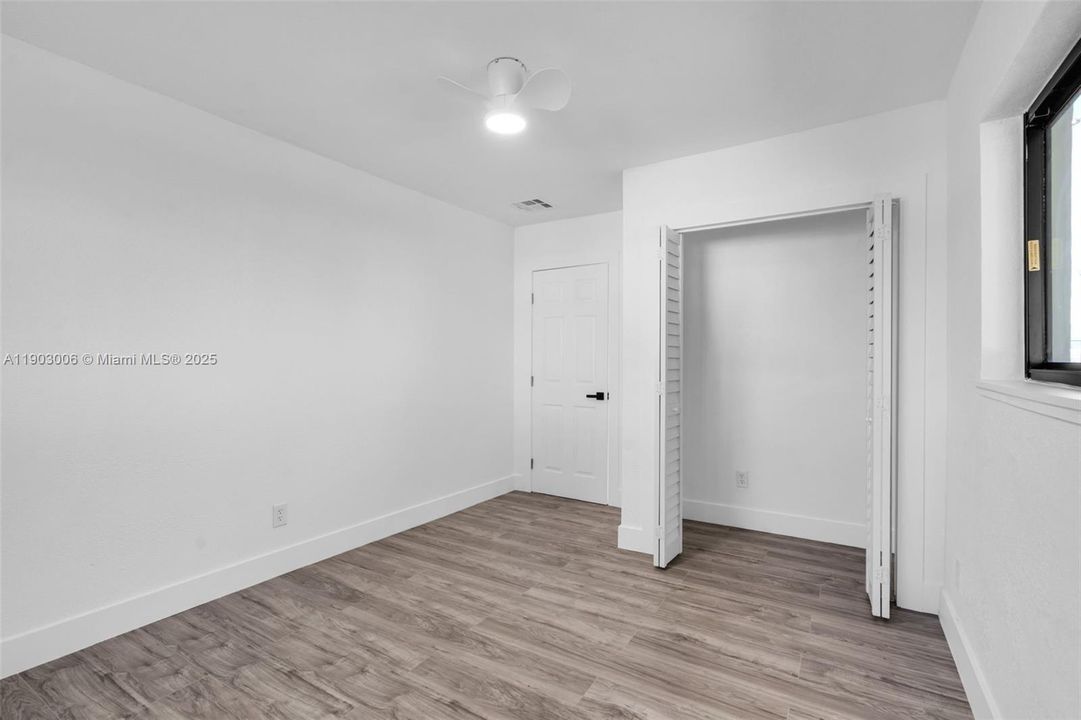 Activo con contrato: $529,000 (4 camas, 2 baños, 1530 Pies cuadrados)